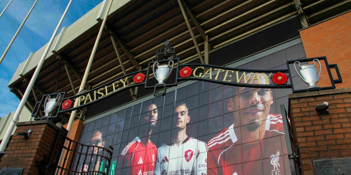 Football Shirt Change: Why and When Does It Happen on the Field?